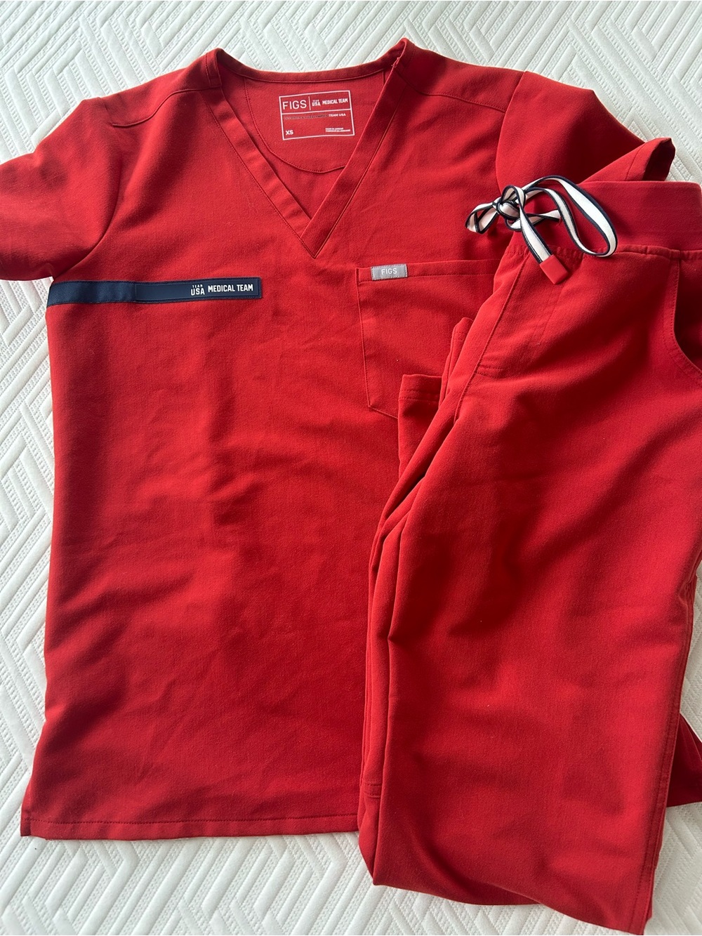FIGS Women’s Scrub Set Red XSP